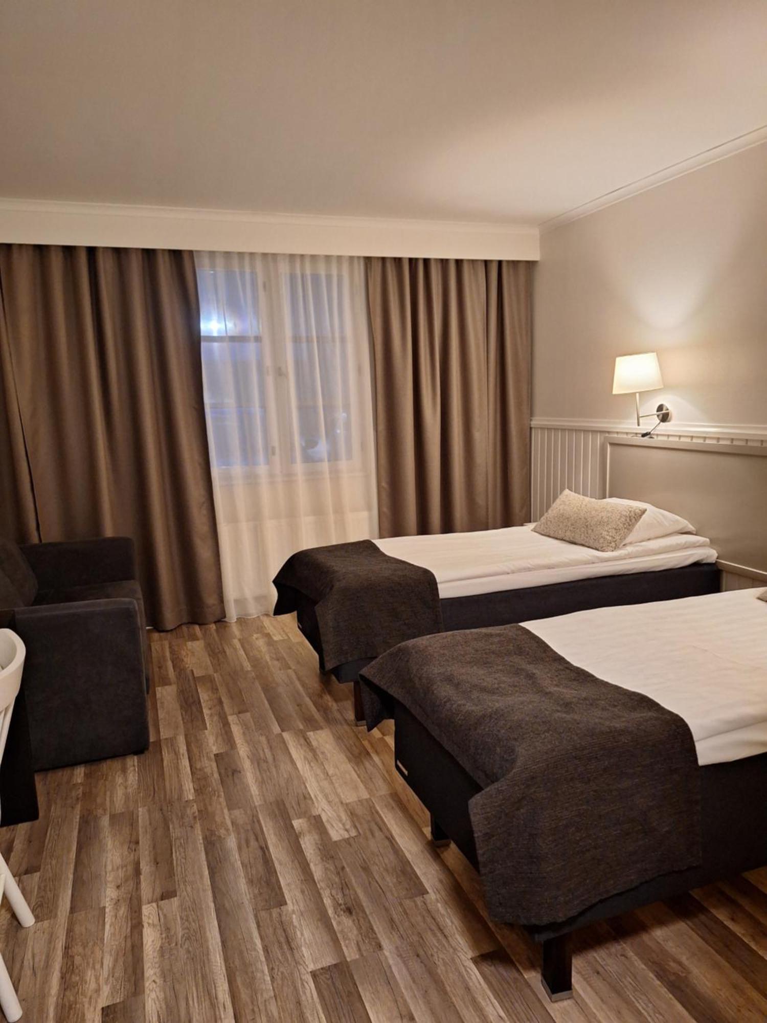 Juthbacka Hotell Uusikaarlepyy Екстериор снимка