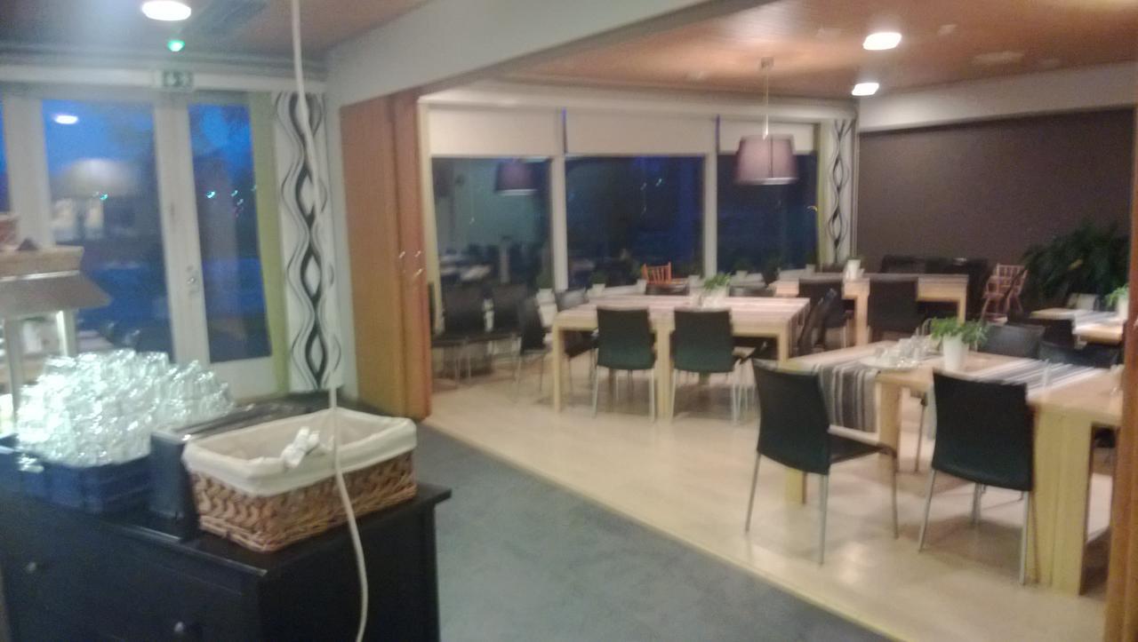 Juthbacka Hotell Uusikaarlepyy Екстериор снимка